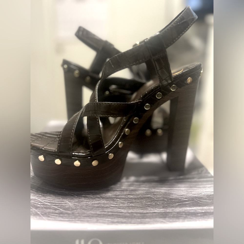 Platform high heels, 8.5 brown and gold.
